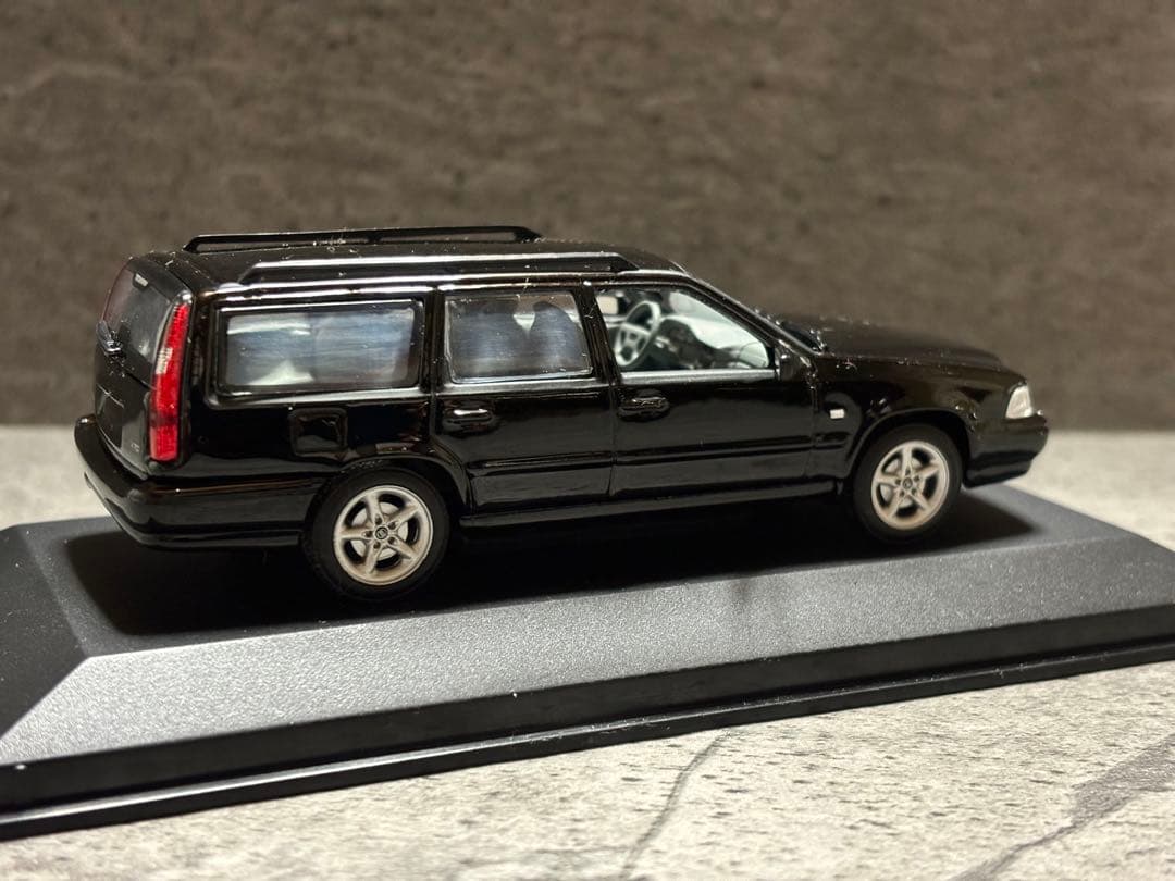 MINICHAMPS 1998 VOLVO V70 ブラック ミニカー