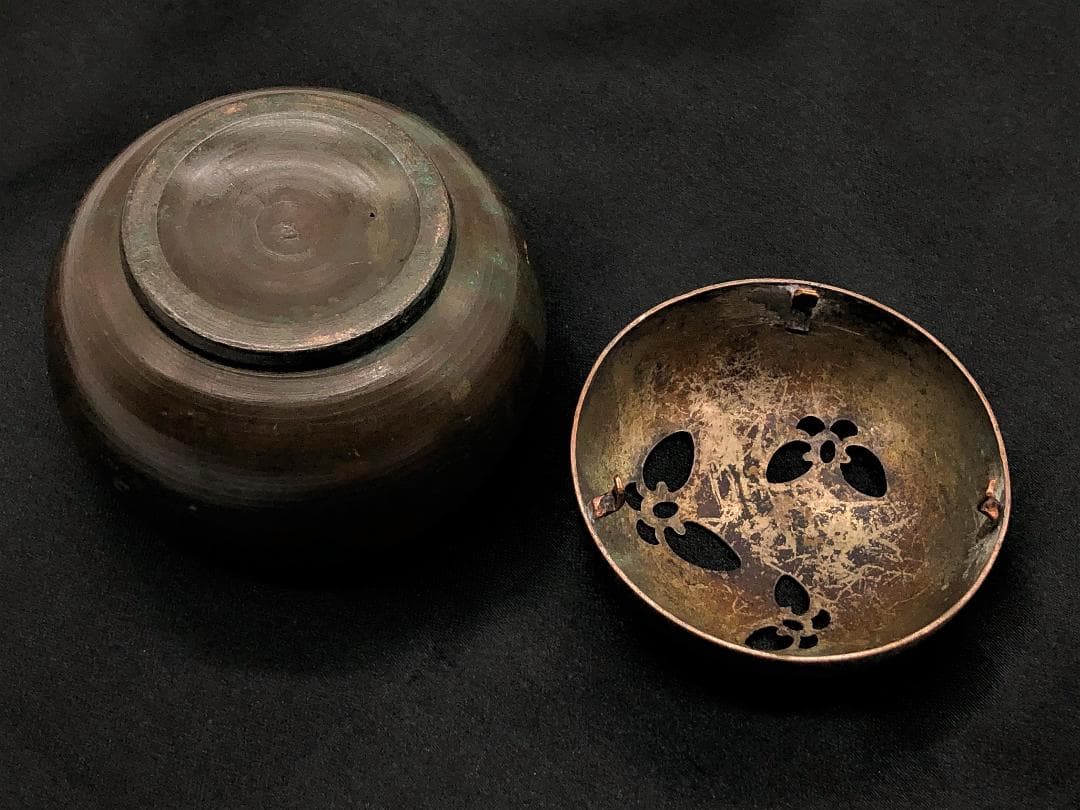 【 影蝶透かし銅香炉 】　骨董　蔵出初