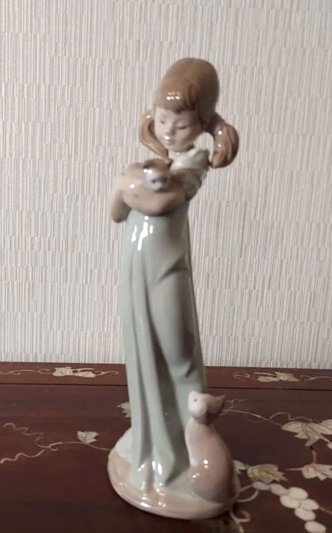 週末セール　私のことも忘れないで　リヤドロ　子猫　少女