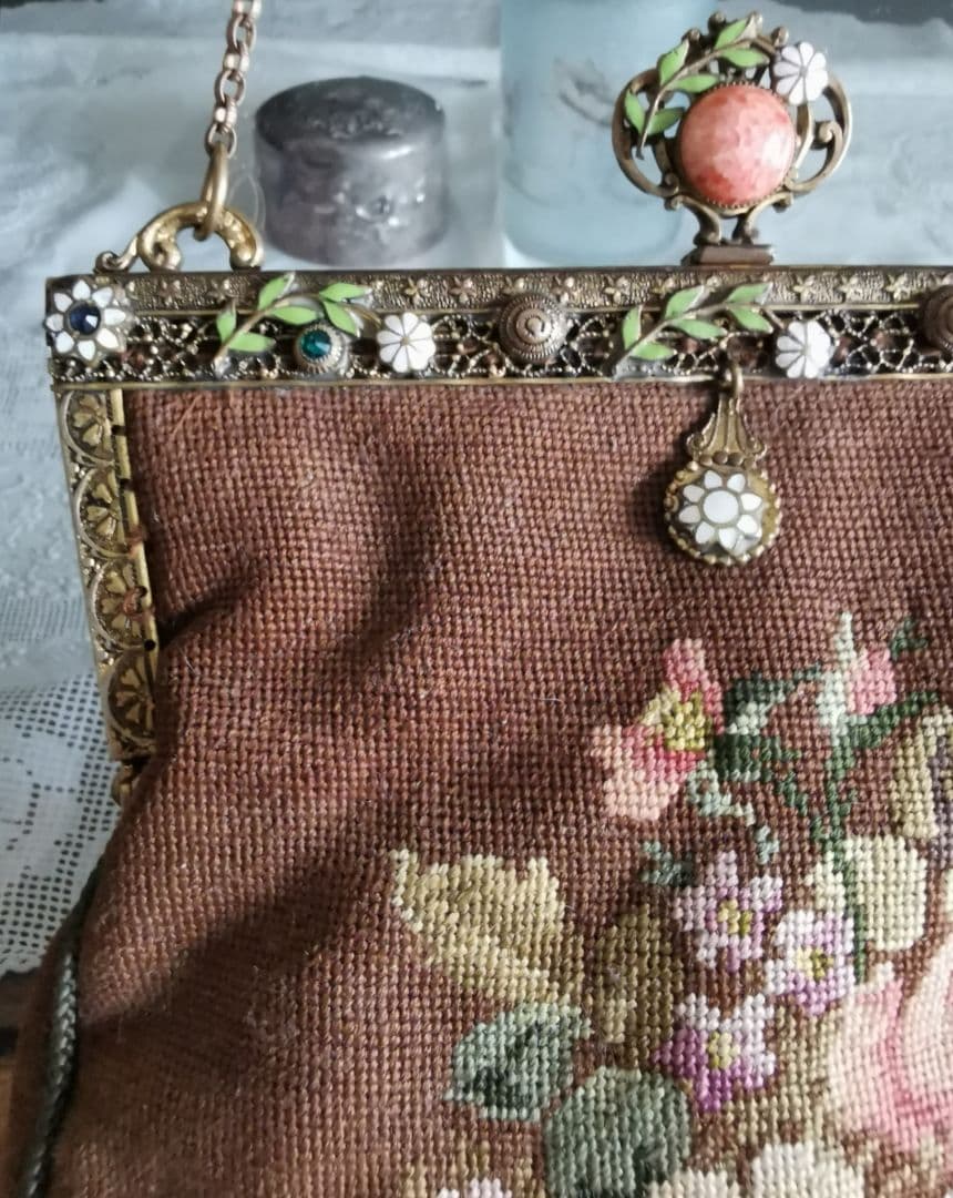 アンティークプチポワン ニードルポイント ビジュー装飾花彫金細工 オモニエール