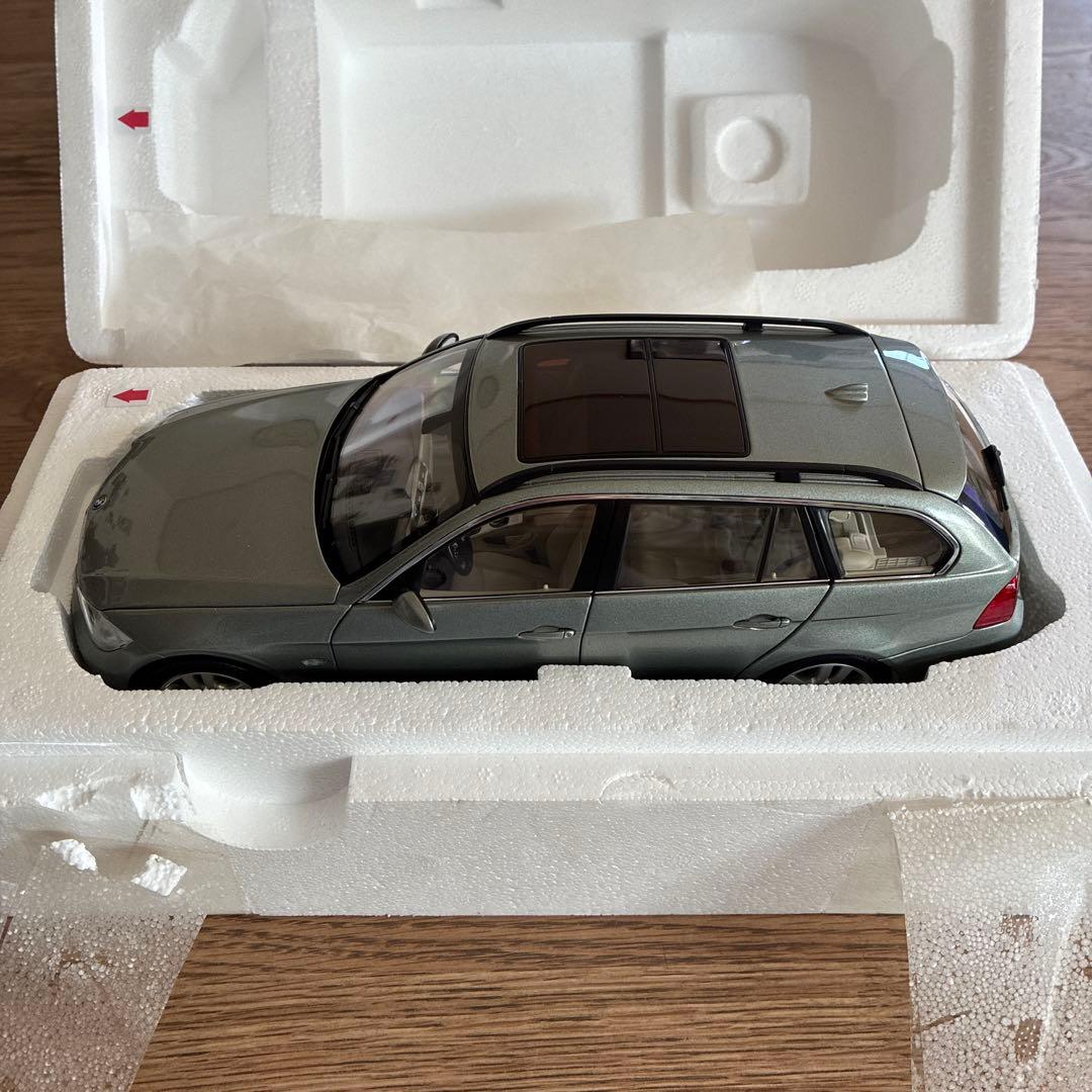 【新品未使用】純正 1/18スケール 3シリーズ　ツーリング　ミニカー