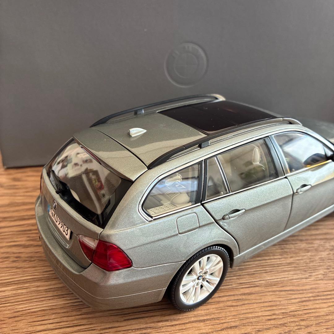 【新品未使用】純正 1/18スケール 3シリーズ　ツーリング　ミニカー