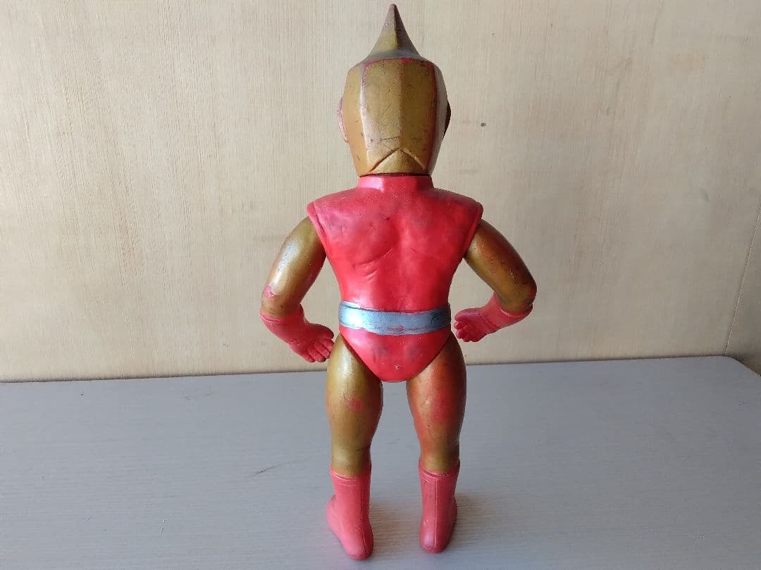 スペクトルマンソフビ約26cm 赤・金