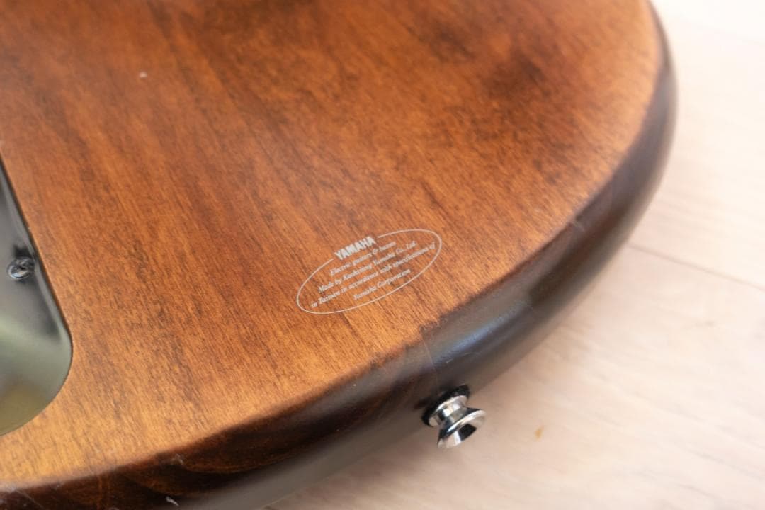 エレキベース YAMAHA Motion-B