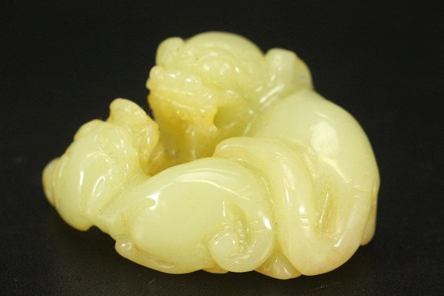 中国美術 白玉 刻猪 根付 置物 5.7cmx3.1cm(HA425)