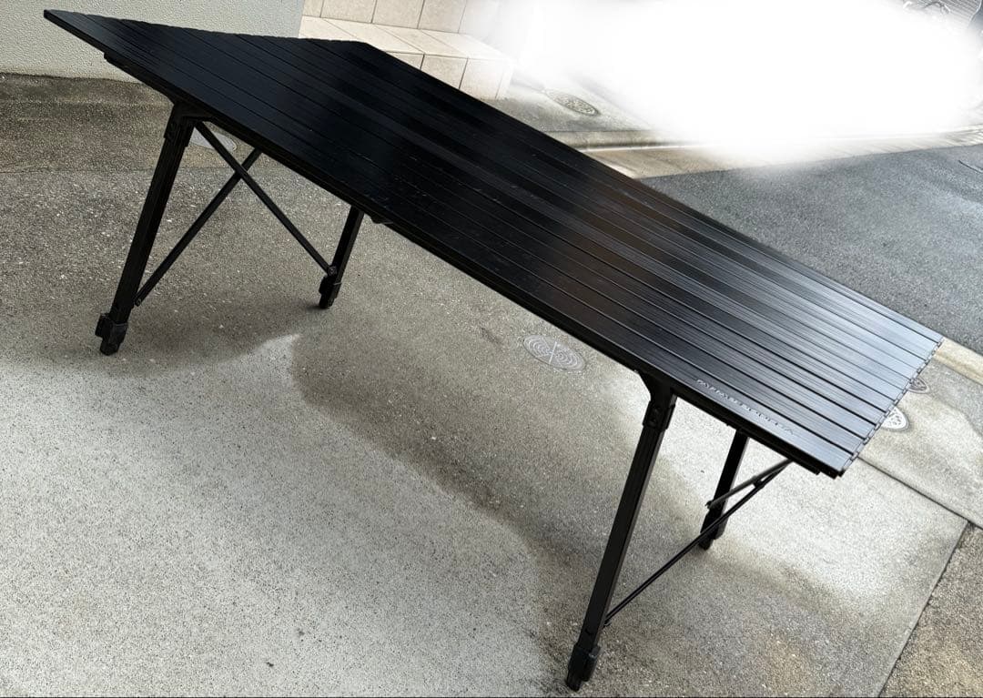 タラスブルバ　アルミロールテーブルL　ブラック