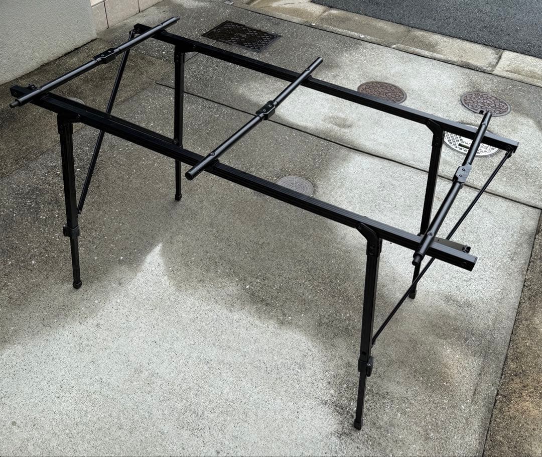 タラスブルバ　アルミロールテーブルL　ブラック