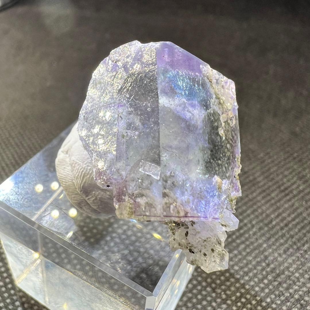 ヤオガンシャン産　パープル、ブルーゾーニングクォーツ共生クリアフローライト