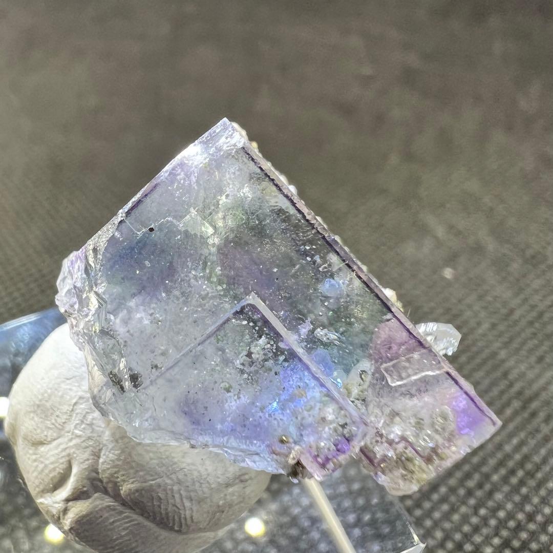 ヤオガンシャン産　パープル、ブルーゾーニングクォーツ共生クリアフローライト