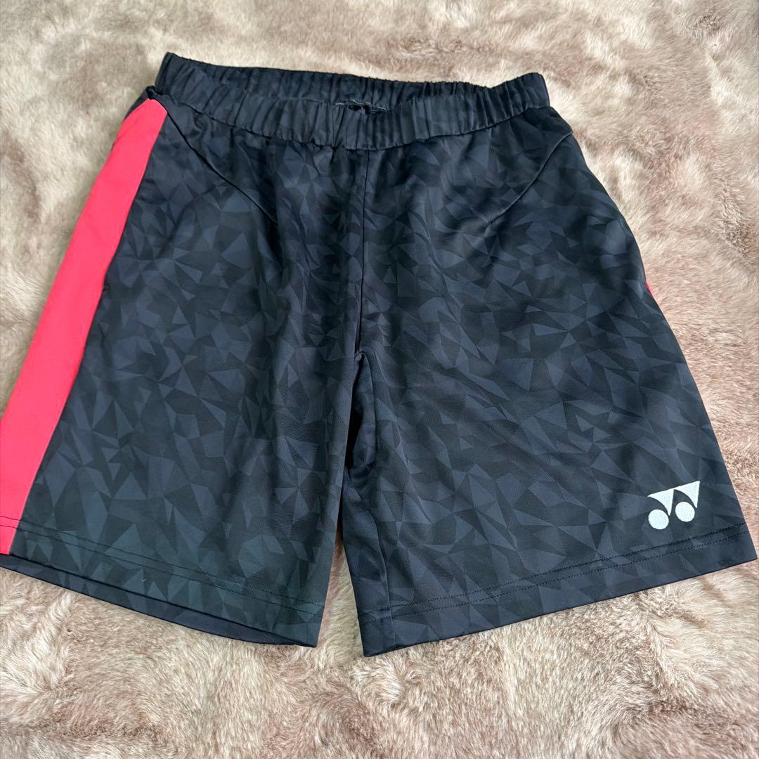 YONEX 幾何学模様 ユニニットハーフパンツ 黒/赤 Lサイズ