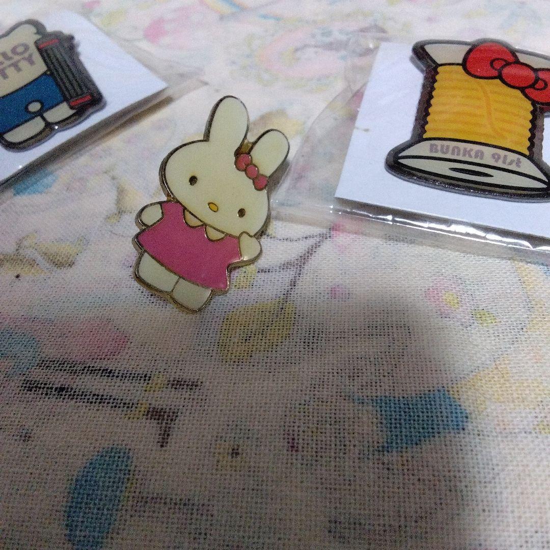 未使用　ハローキティ 文化服飾学院　ピンバッジ 6個セット