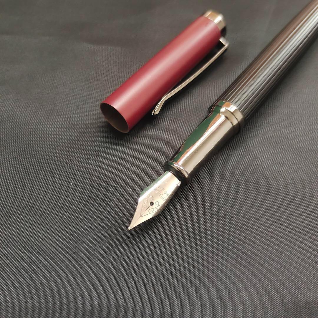 @赤と黒のストライプ万年筆 1