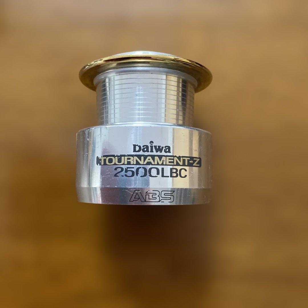Daiwa Tournament-Ｚ 2500 LBC リール、収納ケース