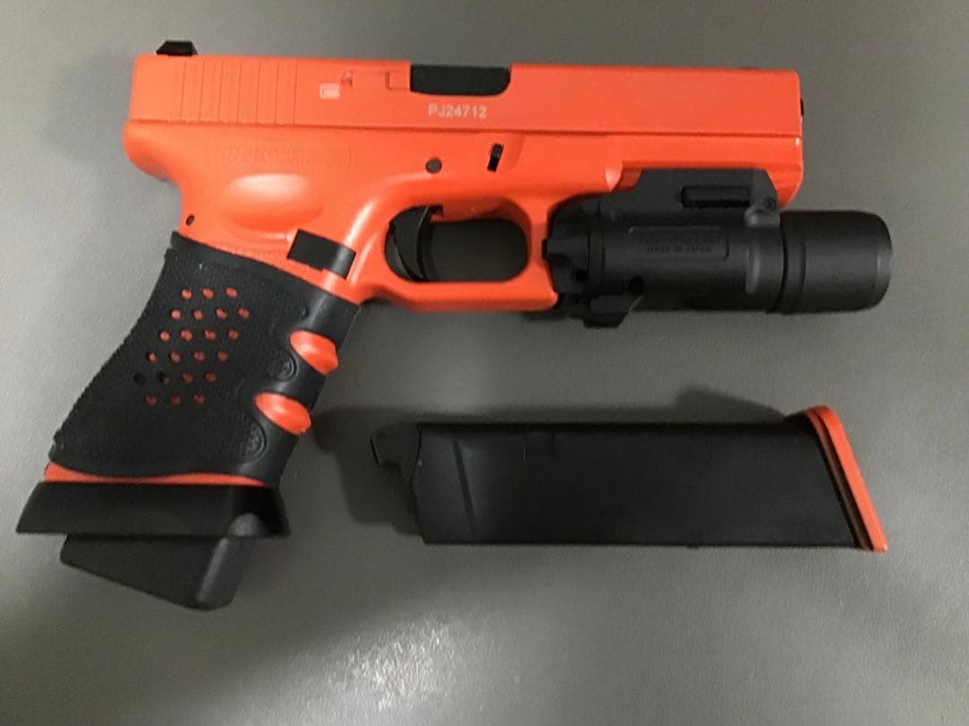 GLOCK 17 ガスガン マガジン2本＋ラバーグリップ＋マルイライト他付
