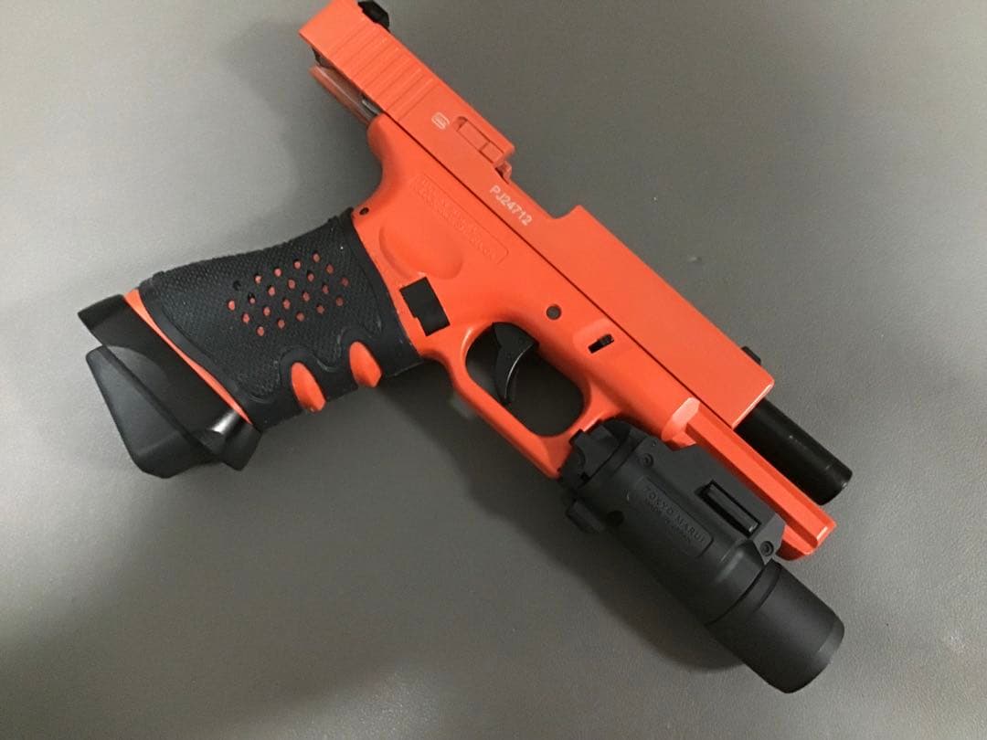 GLOCK 17 ガスガン マガジン2本＋ラバーグリップ＋マルイライト他付