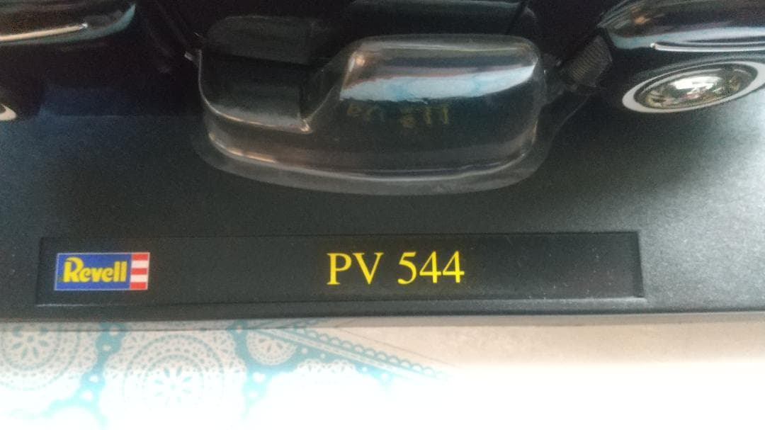 Revell ボルボ PV 544 ミニカー 1/18 ブラック
