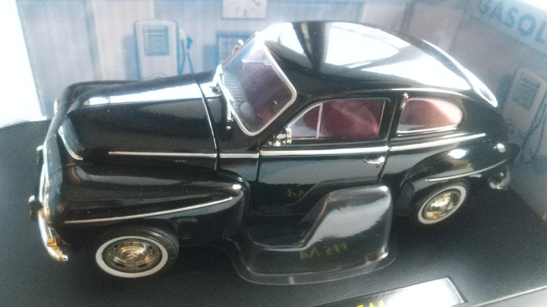 Revell ボルボ PV 544 ミニカー 1/18 ブラック