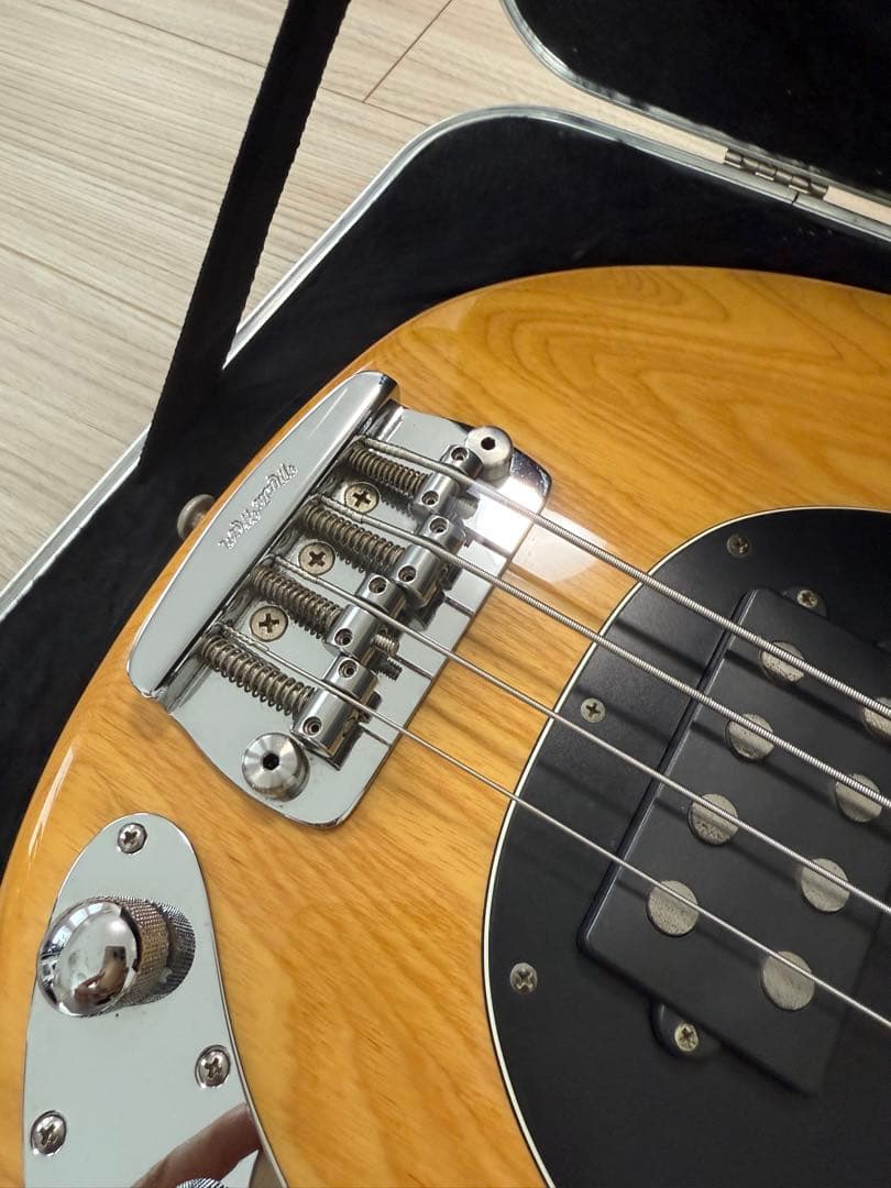 ベース　MUSIC MAN Sting Ray
