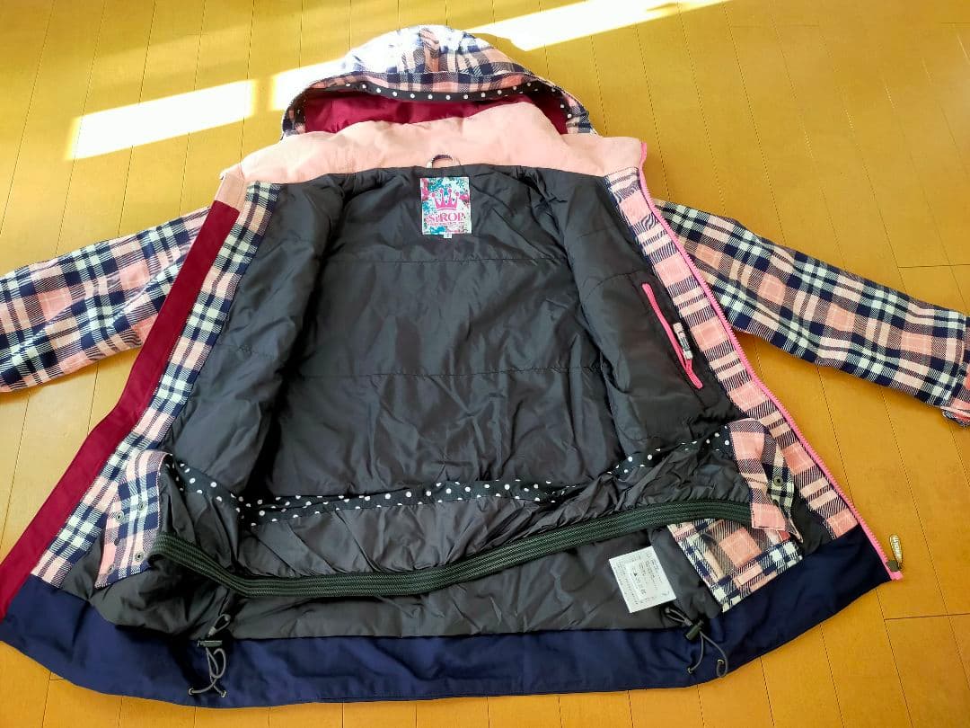 【コスモス】女性用スノーボードウェアセット、そのままゲレンデへ！