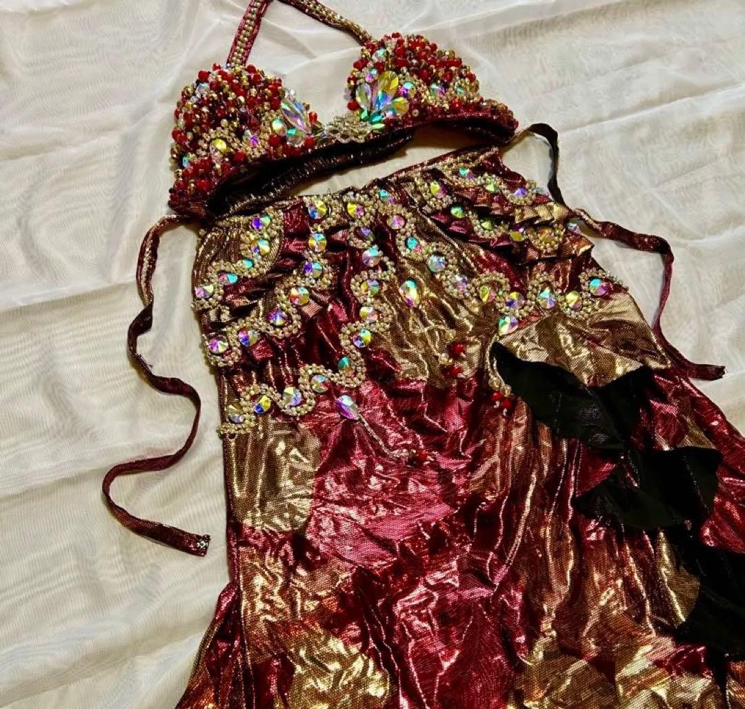 ☆週末値下げ中☆ ベリーダンス　衣装　エジプト製　ゴールド　赤