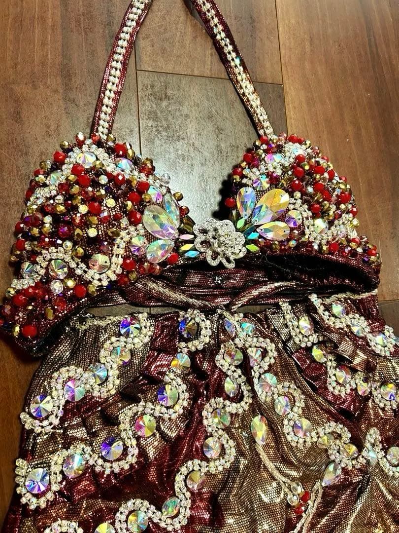 ☆週末値下げ中☆ ベリーダンス　衣装　エジプト製　ゴールド　赤