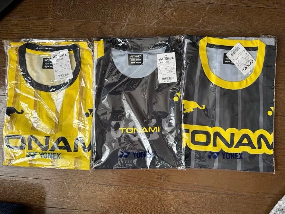 【大特価】トナミ運輸バドミントンウェア ロンT1枚、Tシャツ2枚　Ｏサイズ