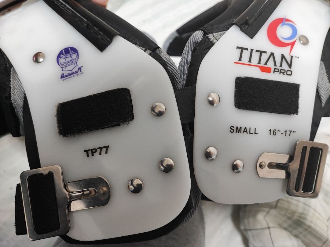 TITAN PRO ショルダーパッド SMALL ホワイト