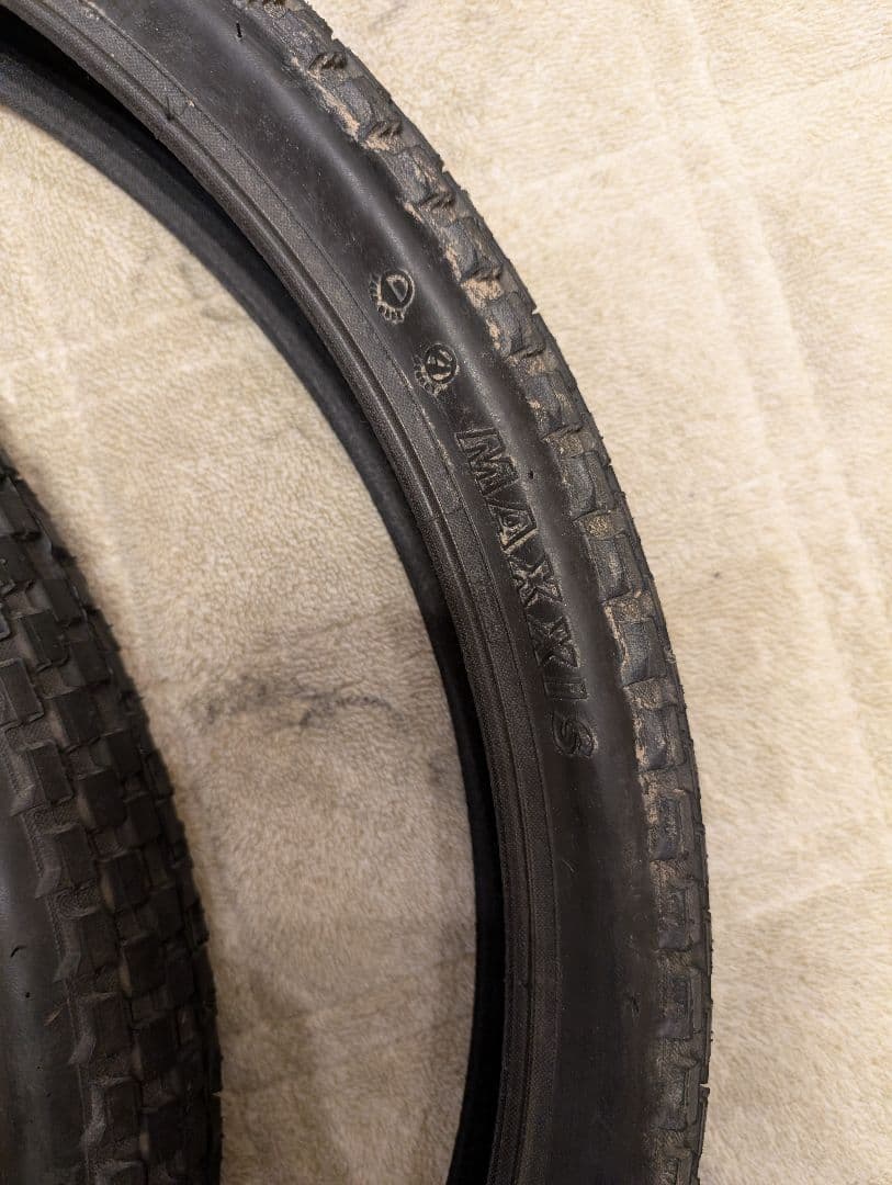 VELOCITY CLIFFHANGER＋MAXXIS HOLY ROLLER