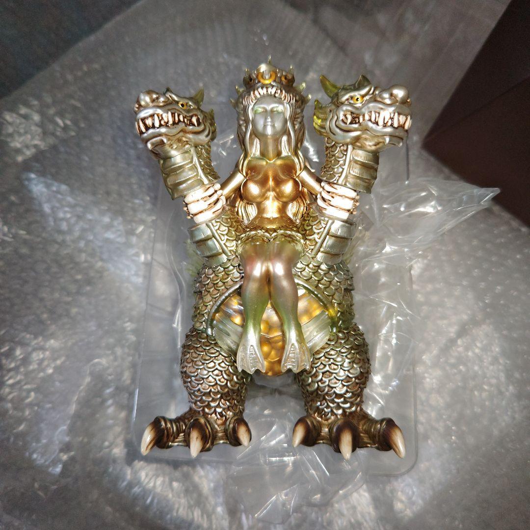 怪獣女王　DRAGORA　フィギュア　ソフビ