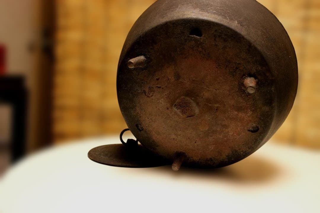 古鉄瓶　　銅環三足鉄砲口大鉄瓶　希少品　　水漏れなし