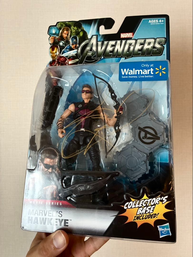 アベンジャーズ ジェレミーレナー氏 サイン入り フィギュア マーベル ホークアイ