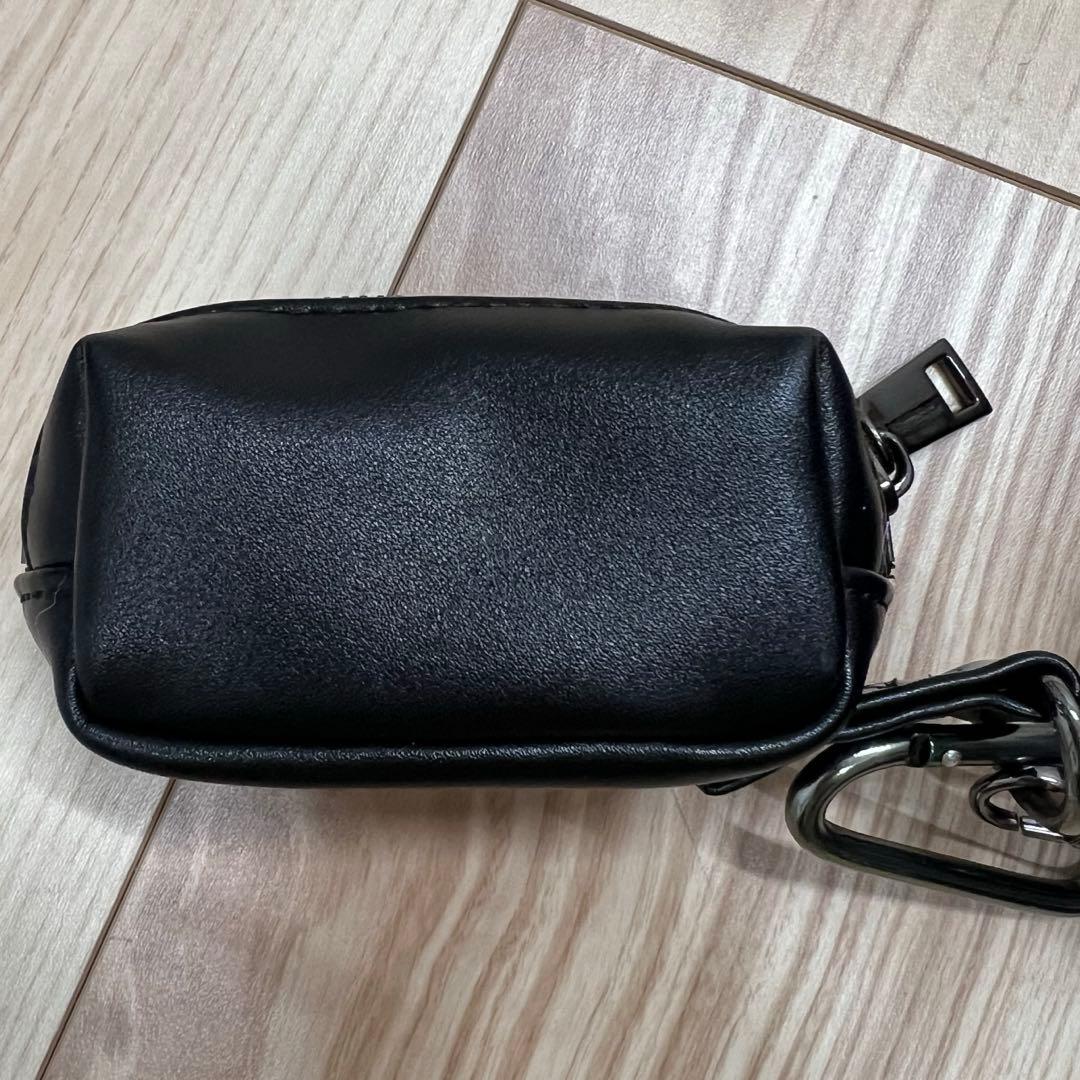 マスターバニーエディション フェイクファーチャーム付きボールポーチ