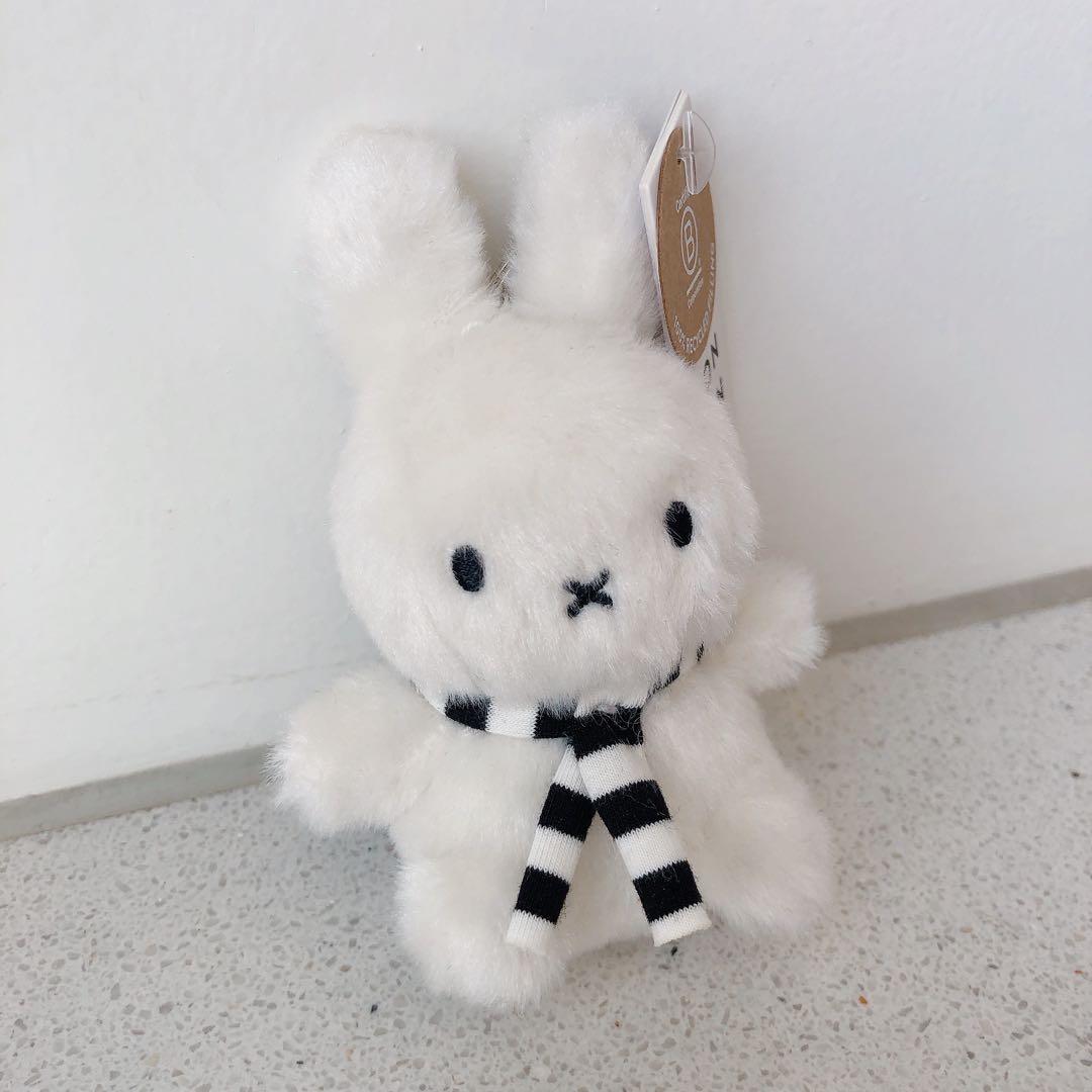 【futaba】miffy オランダ限定　サンタ　マフラー　キーホルダー