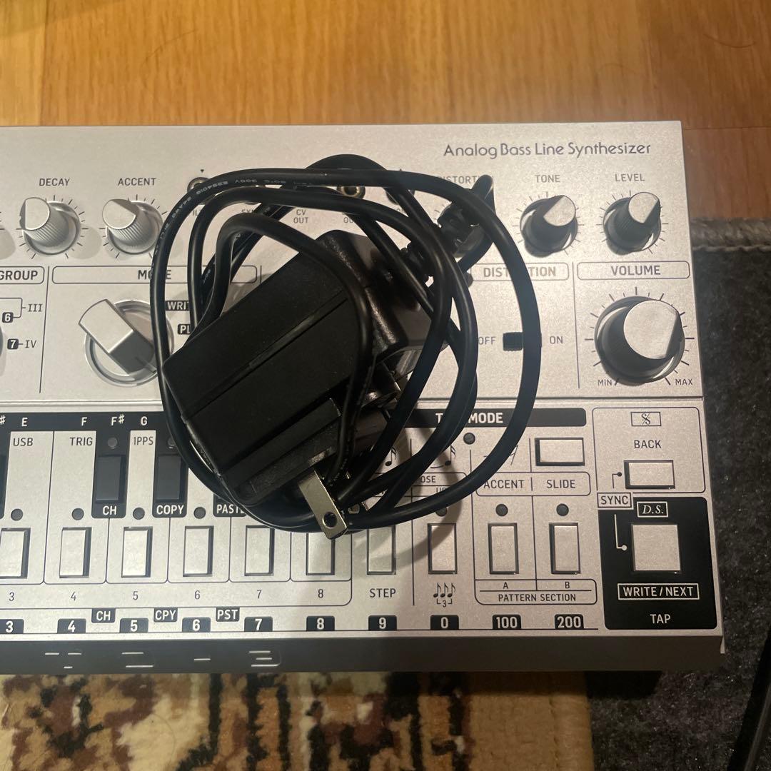 Behringer TD-3 アナログシンセサイザー