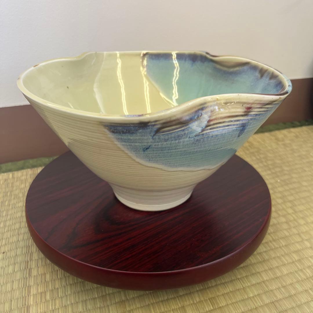 美濃焼琥山窯青白磁　模様　飾り壺　花瓶　花器　64