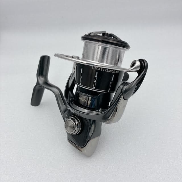 【美品】ダイワ 24ルビアス LT2500S-XH スピニングリール