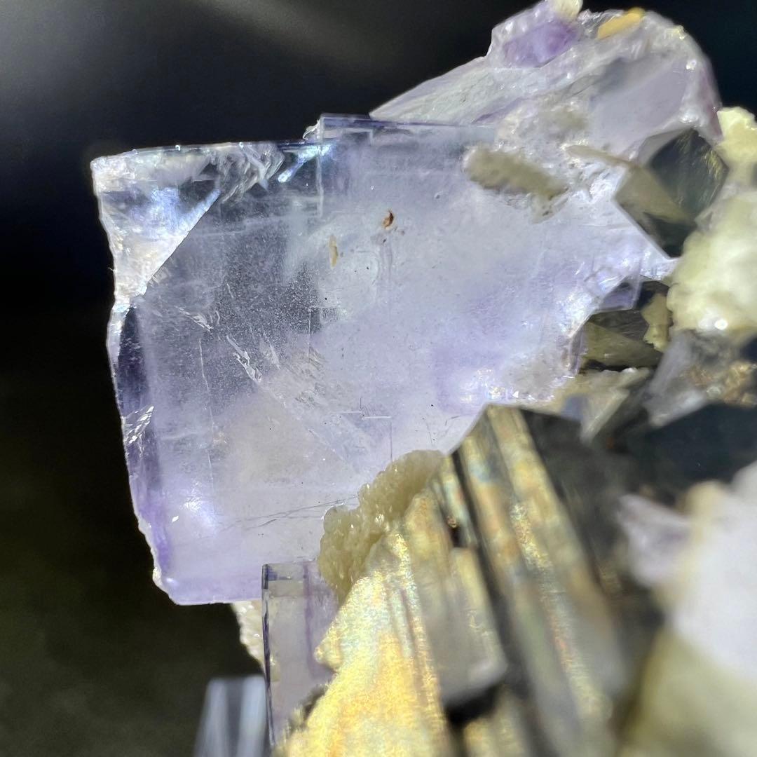 ヤオガンシャン産　パイライト共生　パープルゾーニングフローライト