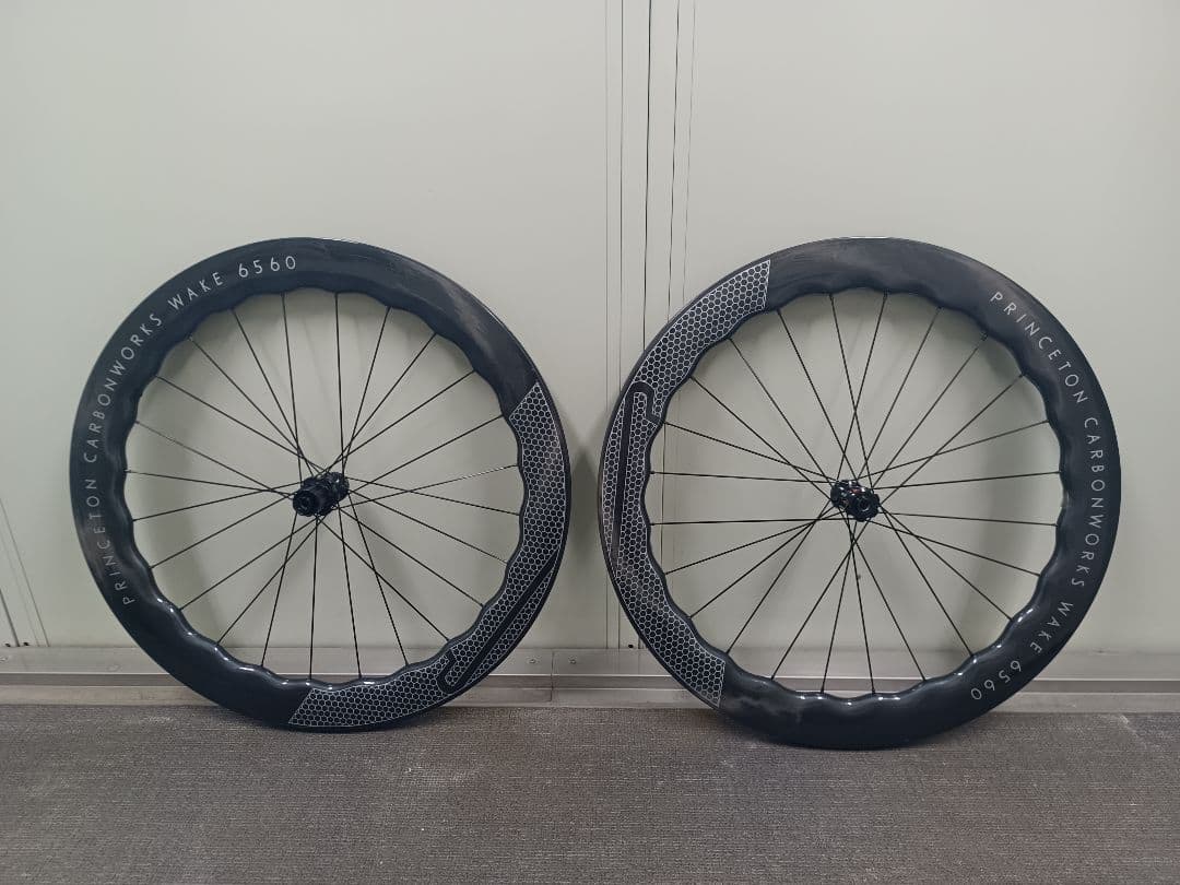 中華カーボンホイール　700cディスク