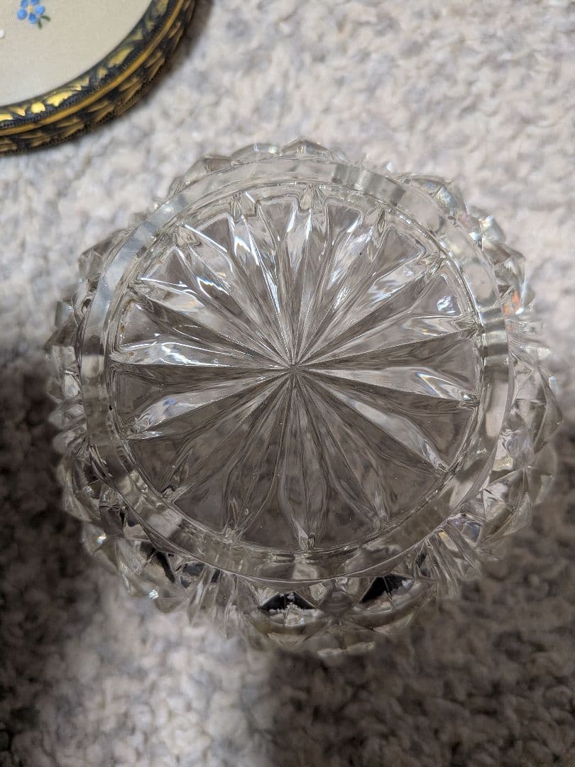 プチポワン花柄蓋付きクリスタルガラス容器