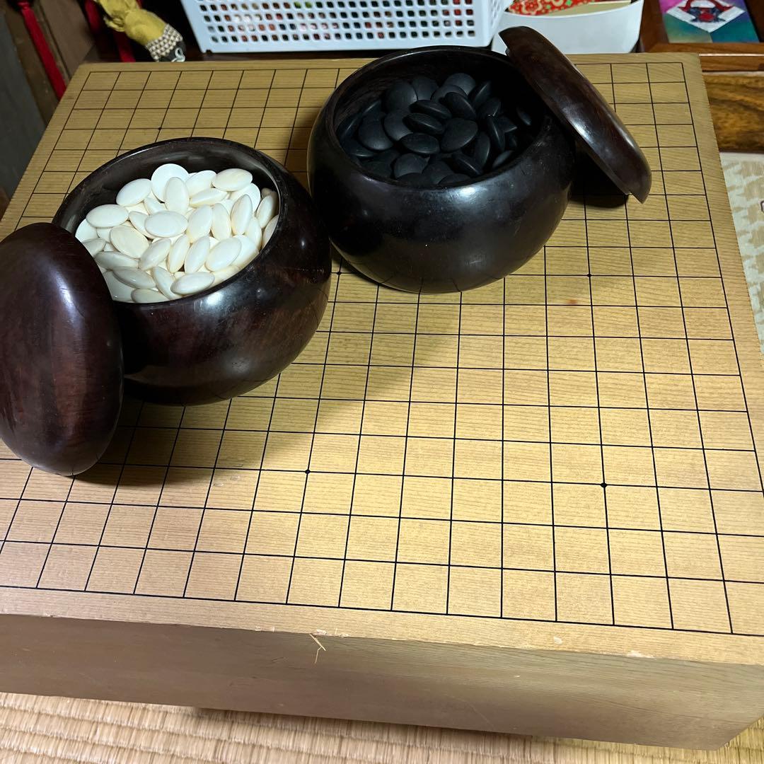 碁盤　碁石(那智の黒石、日向の蛤石) 足付き　へそ有り