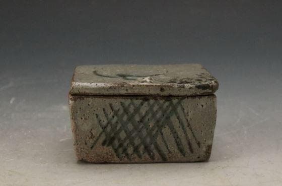 【桃山時代】古唐津 絵唐津香合 金銀字形 黒柿箱