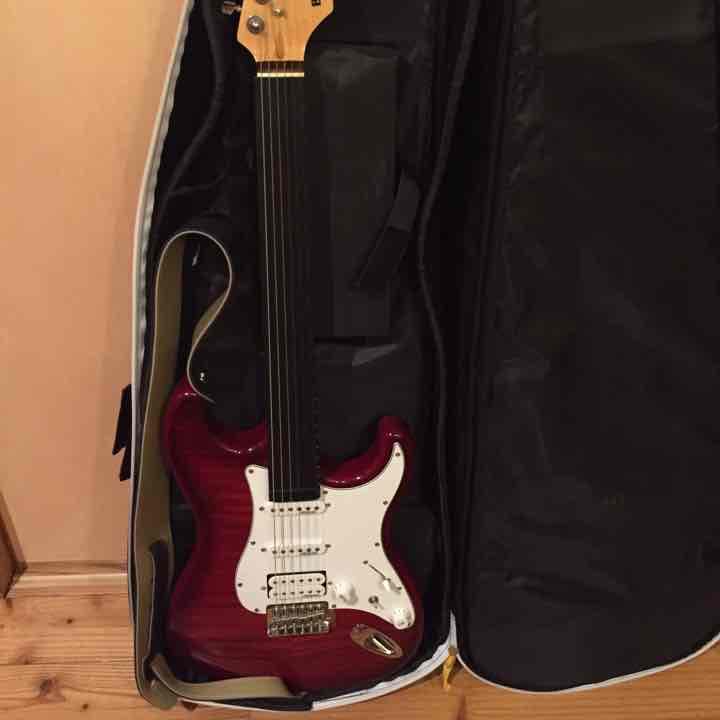 ギター エレキギター 【ケース付き】