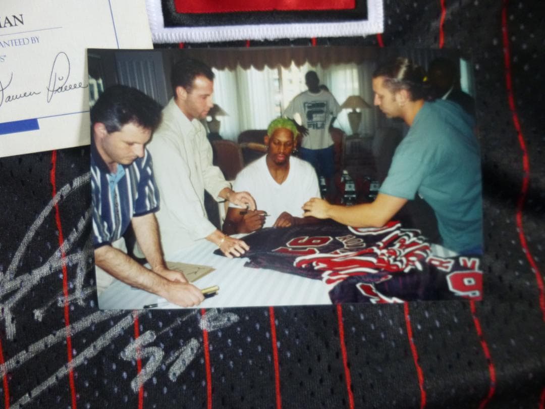 保証書付き　直筆サイン入りユニフォーム デニス・ロッドマン NBA シカゴブルズ