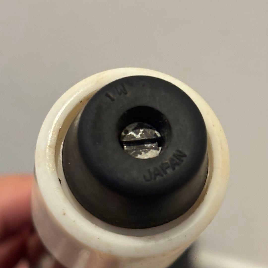 メーカー不明 ビリヤード キュー　3分割　木彫り　シャフト2本付き