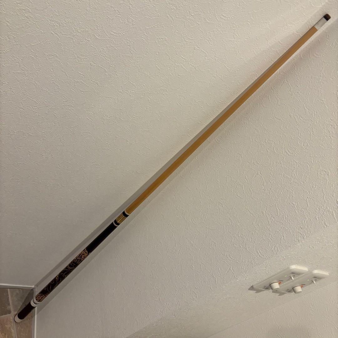 メーカー不明 ビリヤード キュー　3分割　木彫り　シャフト2本付き