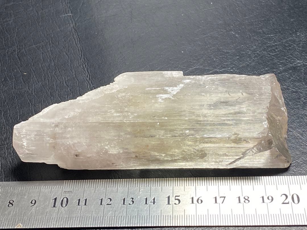 クンツァイト　リチア輝石　原石　300g