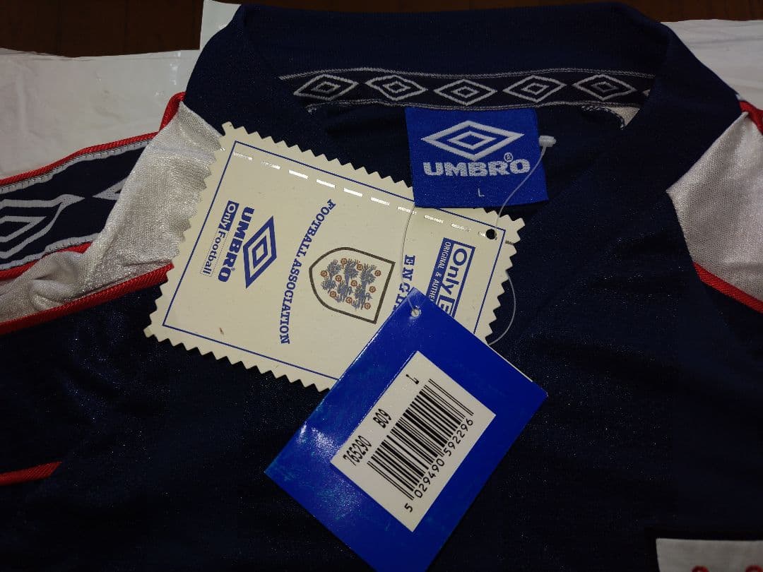 UMBRO イングランド代表 98トレーニングシャツ Lサイズ 未使用品