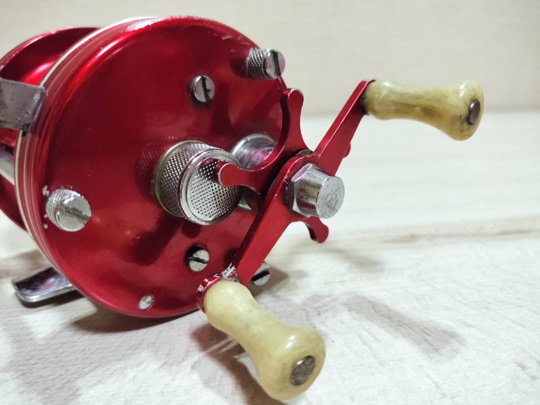 ◇アブガルシア　アンバサダー5000　ビンテージ　リール 　レッド