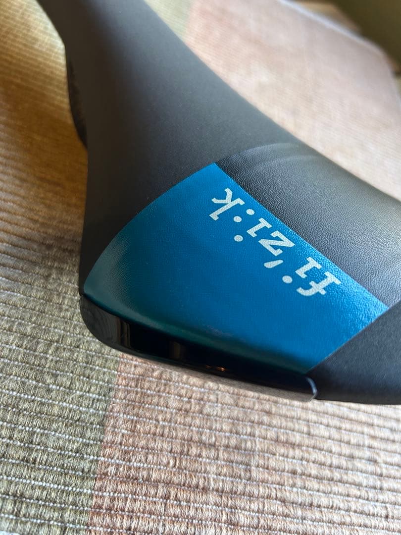 fizik アリオネ　R3 カーボン　フィジーク　軽量