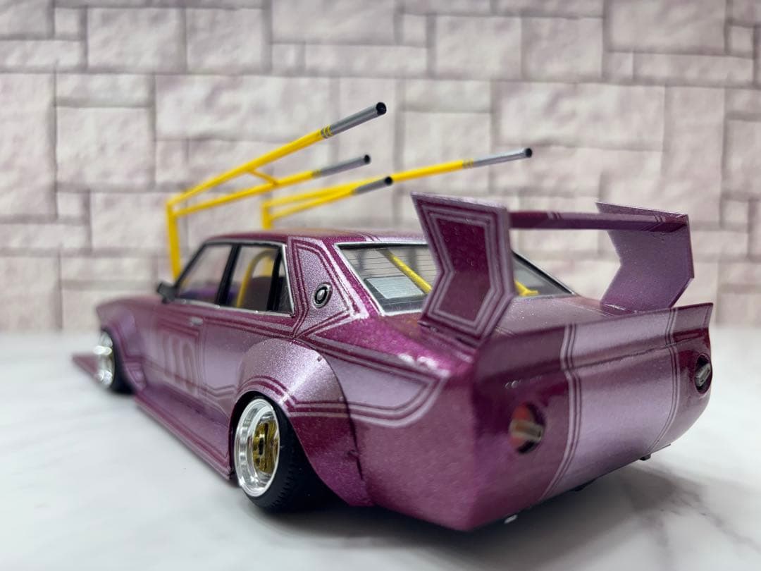 アオシマ　ケンメリ4ドア　完成品　1/24 メタリックレッド